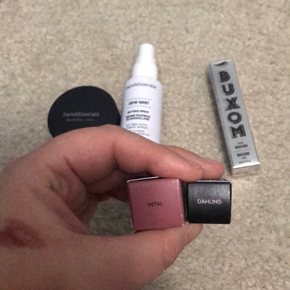 Bare Mineral Holiday Bundle!! - Picture 2 of 3